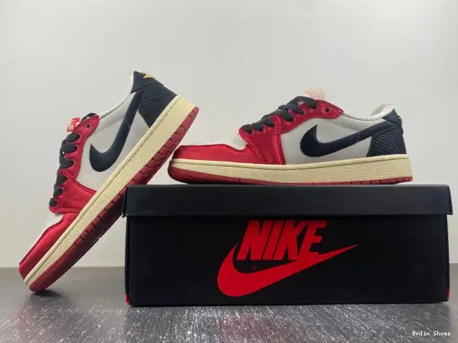 Bmlin FN0432-017 Jordan 1 OG Air Home Low Trophy x Room 0612